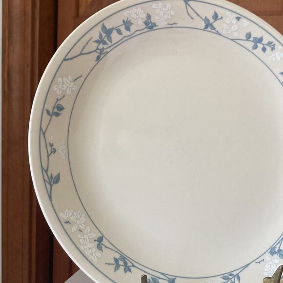 Vintage Corelle “First of Spring” Dinner Plate, Set of 4 - Picture 2 of 9